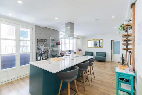 Bilbao Old Town Apartment | Modern Apartment in Bilbao with Internet