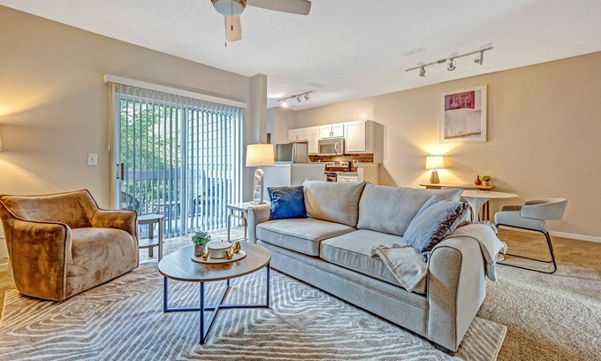 Brentwood Apartment | Modern Apartment in Prime Location (ID4109X92)