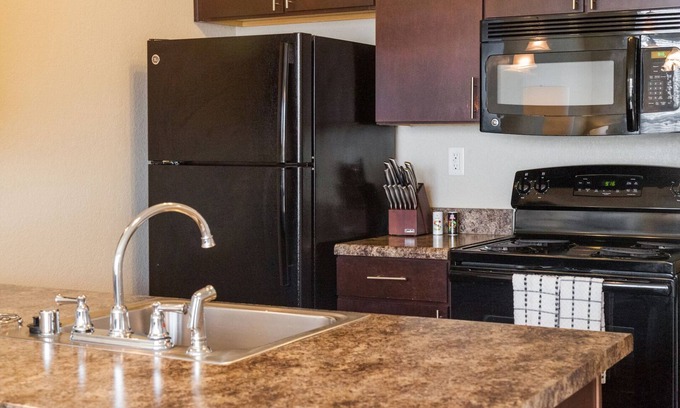 Liberty Area Apartment | Modern Apartment in Prime Location (ID7453X0)