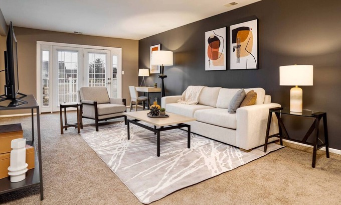 Carmel Apartment | Modern Apartment in Prime Location (ID8747X90)