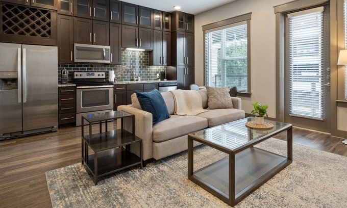 Vickery Meadow Apartment | Modern Apartment in Prime Location (ID3133)