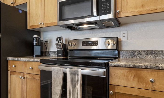 Durham Apartment | Modern Apartment in Prime Location (ID7306)