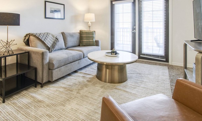 Highpoint Apartment | Modern Apartment in Prime Location (ID8280X63)