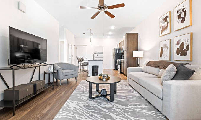 Riverview Apartment | Modern Apartment in Prime Location (ID7943X51)