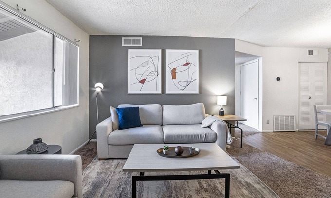 Northeast Heights Apartment | Modern Apartment in Prime Location (ID7515X35)