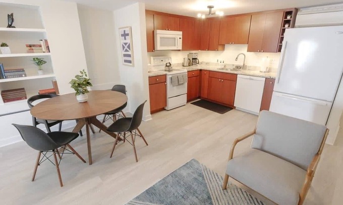 Northwest Apartment | Modern Apartment in the Heart of Logan Circle