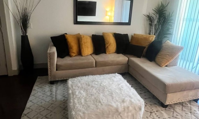 Washington Ave./ Memorial Park Apartment | Modern Apartment with WiFi, pool and fitness room in vibrant Houston