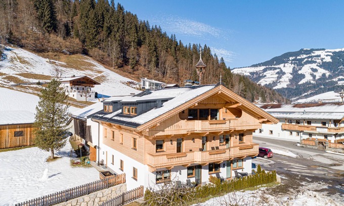 Hopfgarten im Brixental Apartment | Modern apartment opposite of Salvena swimming lake