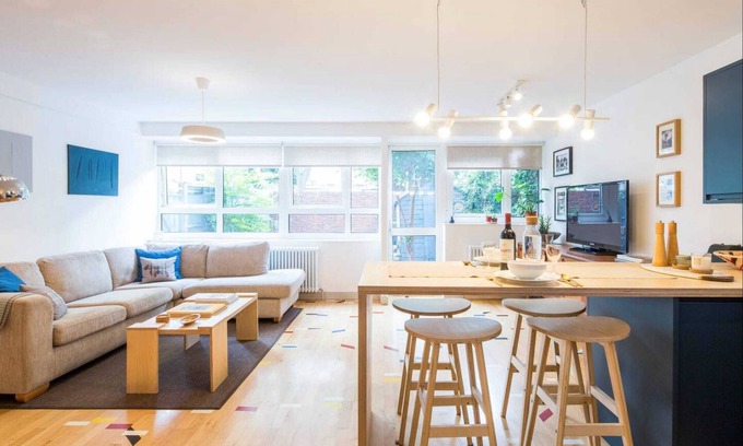 St. Mary's Park Apartment | Modern Battersea Flat + Close to Central London