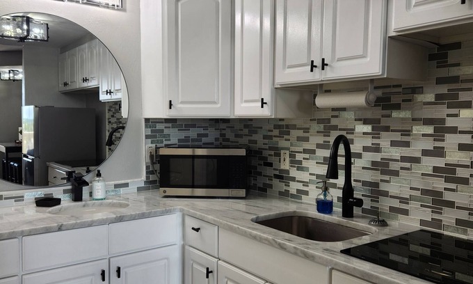 Ortona Park Condo | Modern Beach Condo