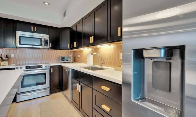 Palm Desert Condo | Modern, beautiful 2-bedroom condo in the heart of El Paseo, Palm Desert.