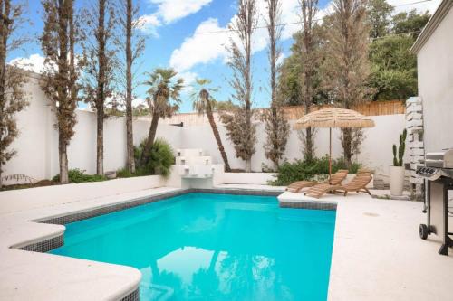 Medical Center District House | Modern Boho 5BR W Pool Six flags