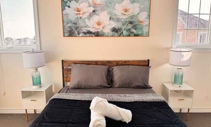 Brampton House | Modern Brampton Home | 3 BR 2.5 WR | Free Parking