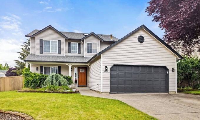 Vancouver House | Modern + Bright 3BR | Patio + Grill