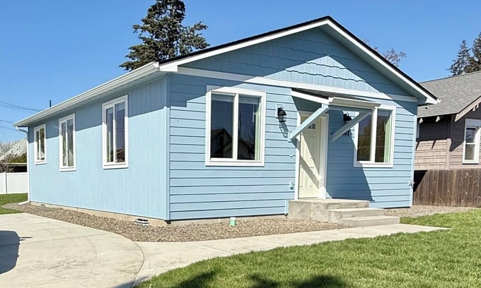 Logan House | Modern Bungalow, Free Parking, Near GU