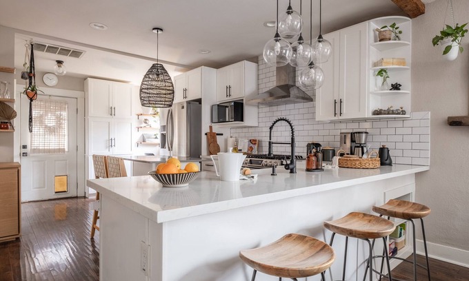 North Oak Park House | Modern Bungalow near UC Davis Med Center, 10 min from Downtown Sacramento!