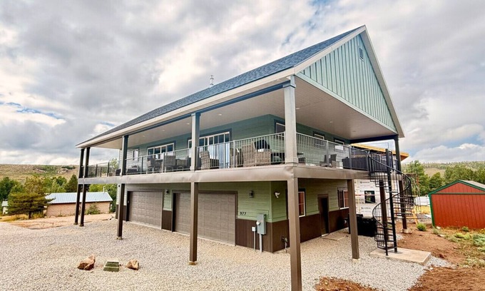 Helper Cabin | Modern cabin with private dock