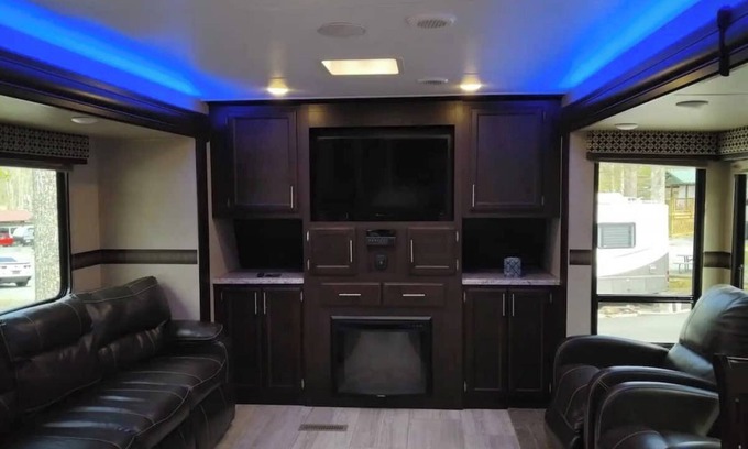 Gatlinburg - Pigeon Forge House | Modern Camper in the Smokies