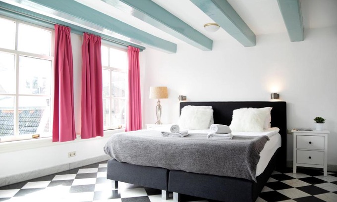 Jordaan Bed & Breakfast | Modern Canal House Loft - City Center