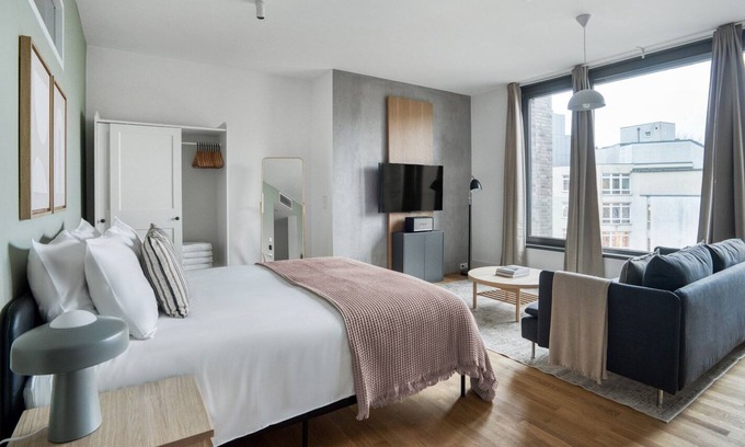 West Berlin Centre Apartment | Modern Charlottenburg Studio w/ Gym, near Kurfürstendamm, by Blueground