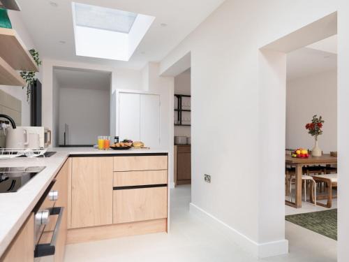 Oxford House | Modern Chic 5BR Townhouse - Central Oxford Pass the Keys