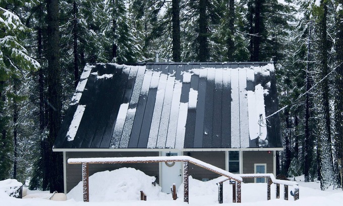 Mineral Cabin | Modern-Chic Cozy Cabin just 10 miles to Lassen! Snowshoes, EV Charging.