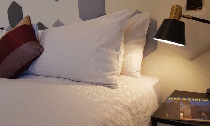 Hengchun Apartment | MODERN CHIC NEW APARTMENT close to great food, beach, A/C, balcony views, wi/fi.