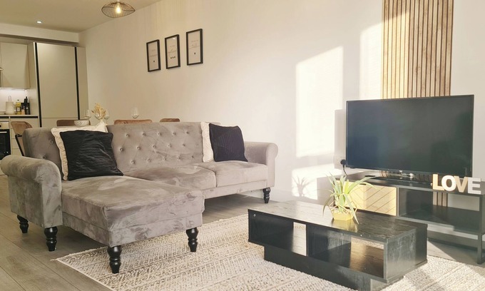 Hemel Hempstead Apartment | Modern City Apartment