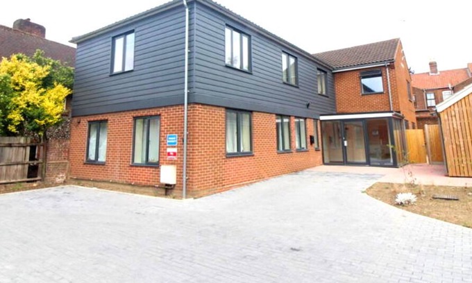 Norwich Apartment | Modern City Home with 5 Ensuites and Private Parking! Perfect for Working teams