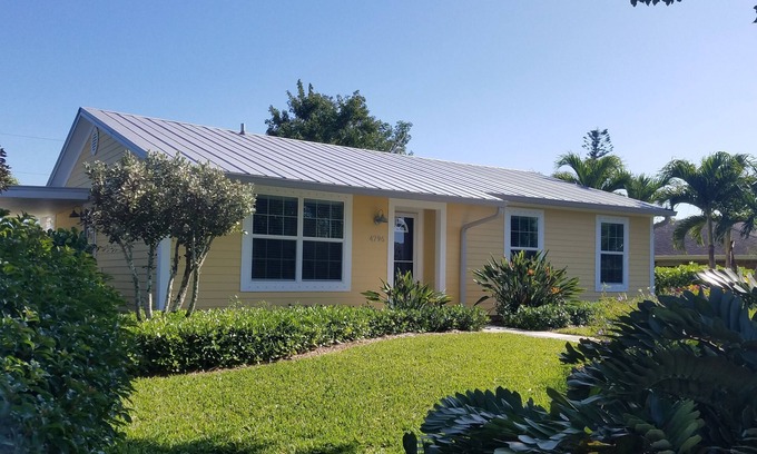 Central Naples House | Modern Coastal Cottage 1.5 miles to Beach
