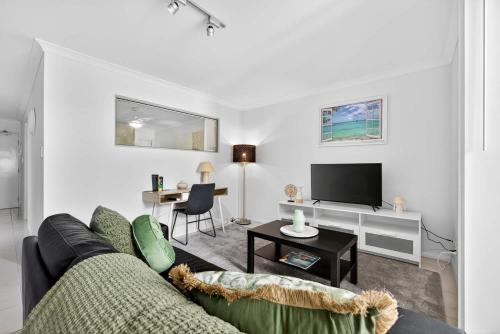 Rockingham Apartment | Modern Coastal Escape in the Heart of Rockingham