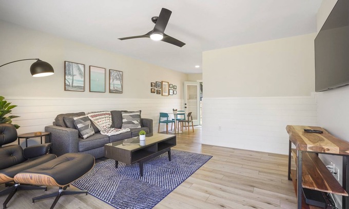 Mount Pleasant House | Modern Coastal Retreat - Walk to Dinner - Bike to Beach & Shem Creek