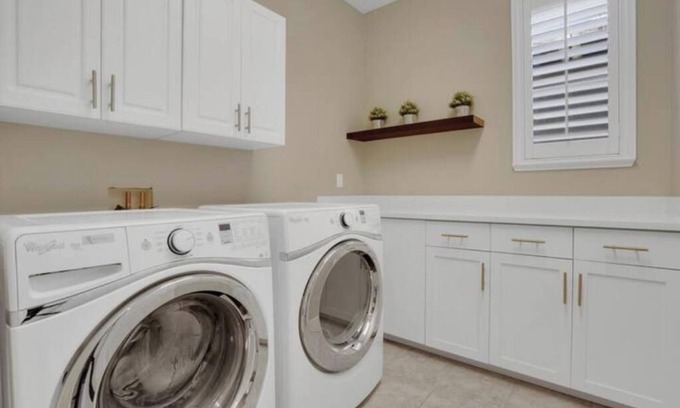 Pleasanton House | Modern Comfort: Deluxe Amenities & Elevator