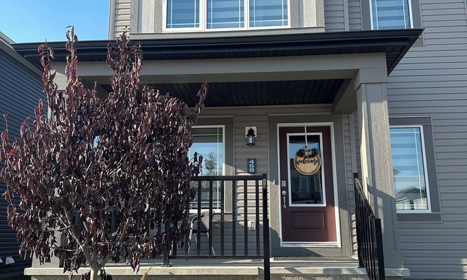 Airdrie House | ✨ Modern Comfort in a Newly Built 3-Bedroom Townhome ✨