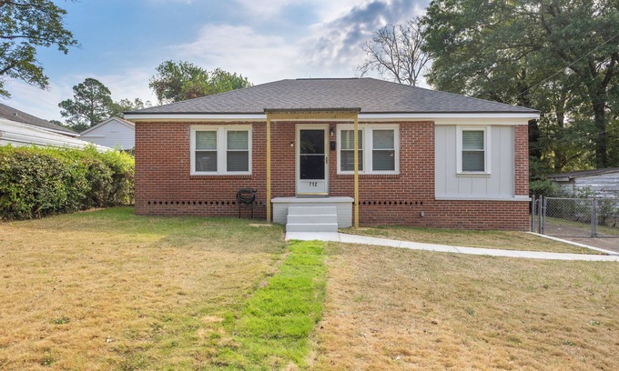 Columbus House | Modern Comfort in a Restored Columbus Gem!