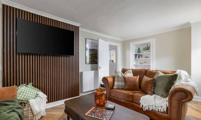 Callander Condo | Modern Comfort in Historic Callander