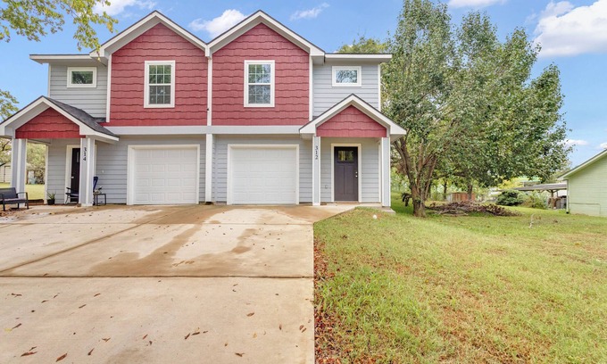 Denison House | Modern Comfort in Historic Denison!