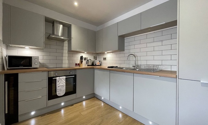 Handsworth Apartment | Modern & Comfortable 2BR Apartment