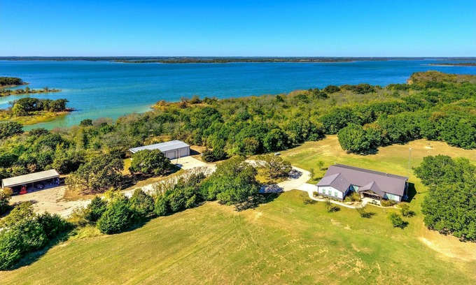 Pilot Point Other | Modern, Comfy & Stylish Farmhouse - Direct Lake Access/Fishing Pond/Wildlife
