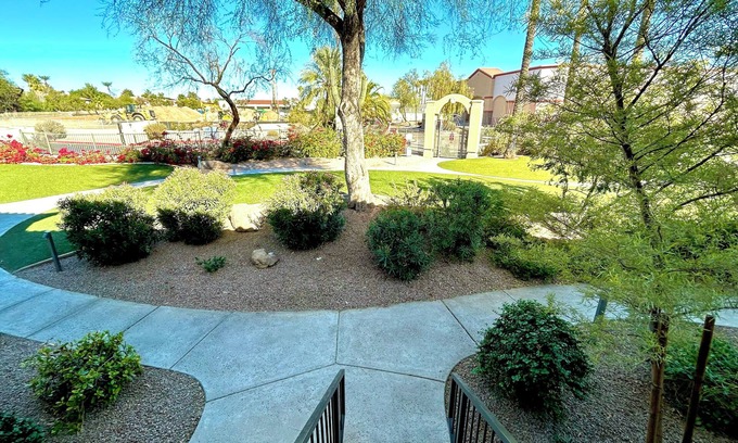 Cypress Creek Estates Condo | Modern Condo in Prime Location - Pool, Jacuzzi, Dining Nearby