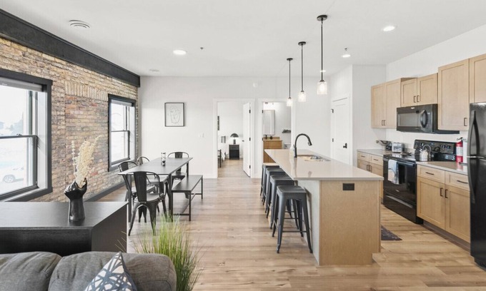 Dilworth Condo | Modern Condo in the Eclectic Rail District!