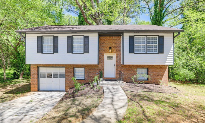 Conyers House | Modern Conyers Retreat - 9 Mi to Arabia Mountain!
