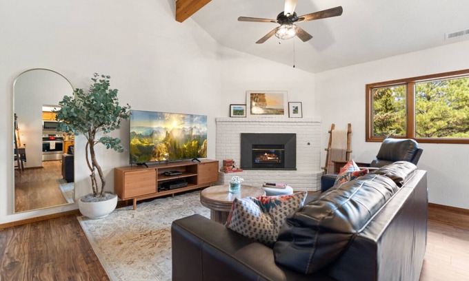 Flagstaff Apartment | *Modern Country Club Condo*A/C*Back Deck*Xbox*Pet friendly*