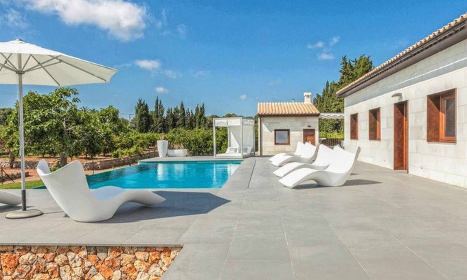 Llubi House | Modern country house with pool & a/c for 6 people