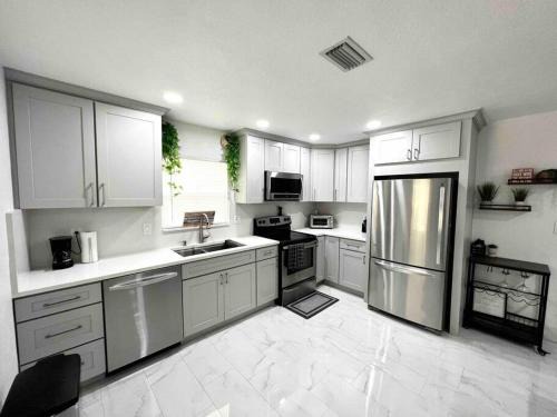 Citrus Park House | Modern cozy with pool and big backyard