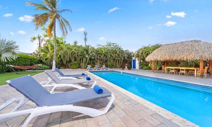 Kamay Apartment | Modern Double Apt w/Pool View -Minutes to Beaches