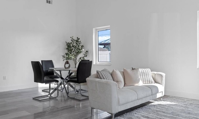 Port Saint Lucie House | Modern Eleganc and Charming 3-bedroom house in perfect Port St. Lucie