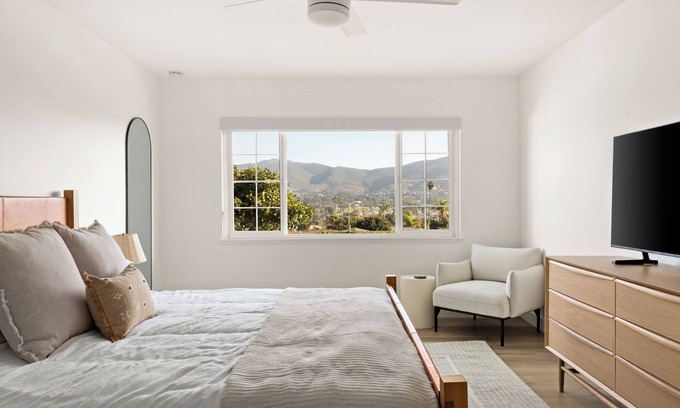San Marcos House | Modern Escape w/Views. Walk to Lake, Resort, Golf & Dining. Pet Friendly