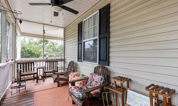 Spartanburg Apartment | Modern Estate Front Porch Outdoor Seating