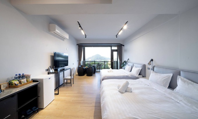 Alishan Apartment | Modern Family Room with Balcony & Mountain View – See You Soon Homestay, Alishan